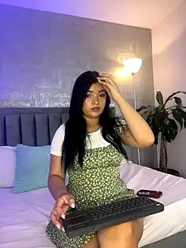 EmmaBlossom on StripChat