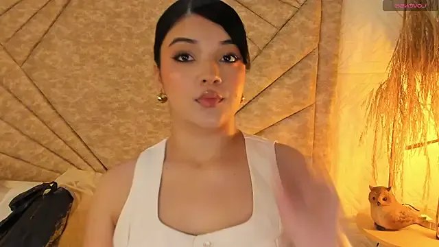 EmmaBlossom on StripChat