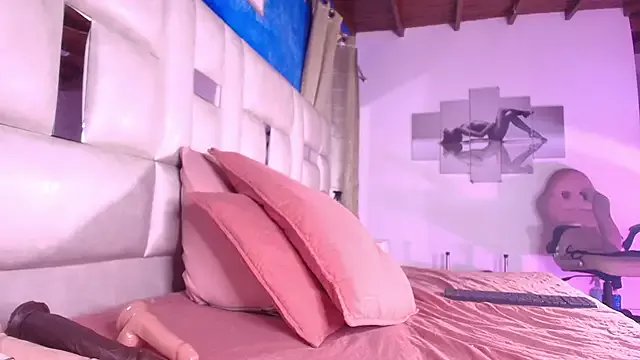 emmacurvy on StripChat