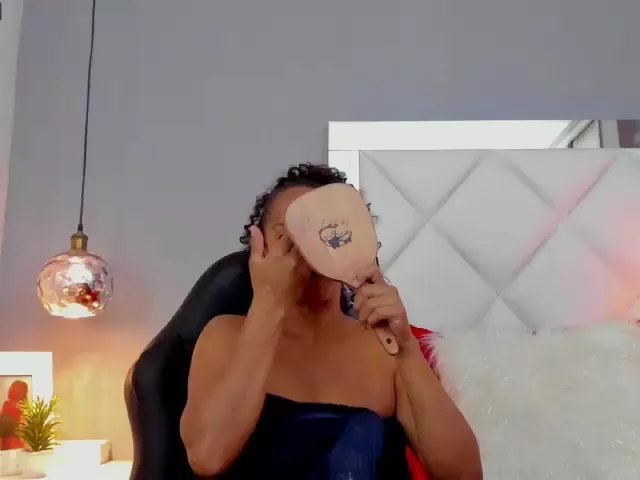 EmmaFerrary on StripChat