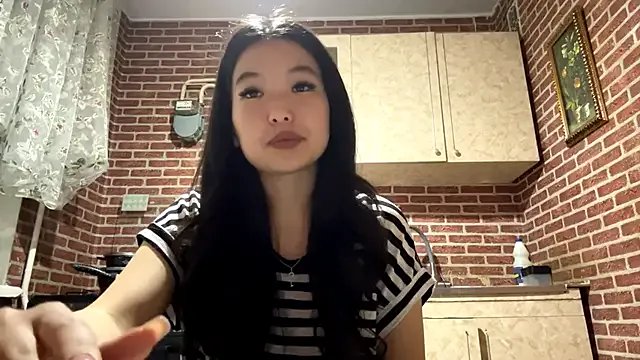 EmmaLeexth on StripChat