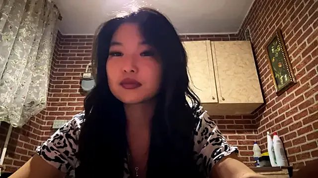 EmmaLeexth on StripChat