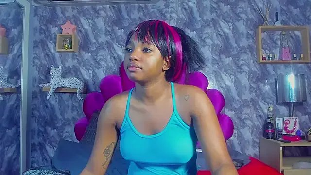 EMMAPARISS on StripChat