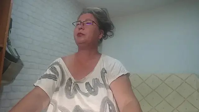 EmmaSquirt on StripChat