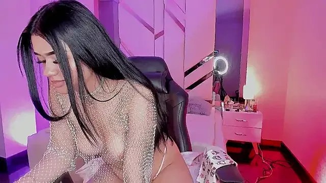 EmmaStonns on StripChat