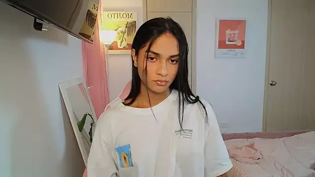 emmily_forev3r on StripChat