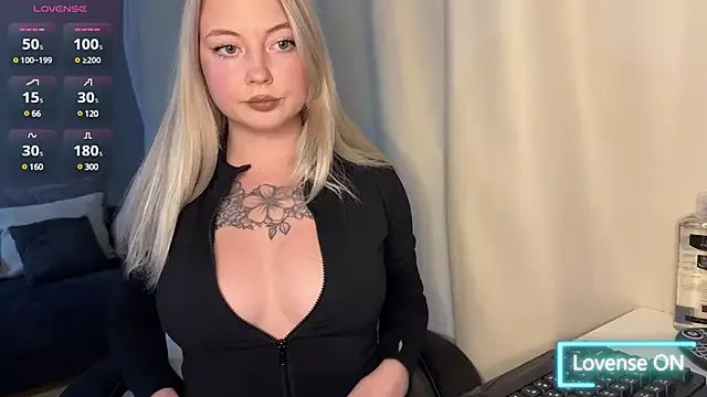 EmmySuiyugh on StripChat