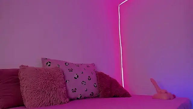 emy_colee_ on StripChat