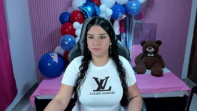 Emy_topless on StripChat