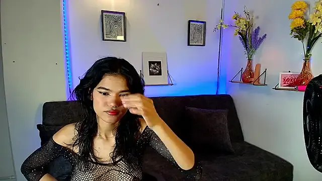 Freechat emycarver09 on StripChat