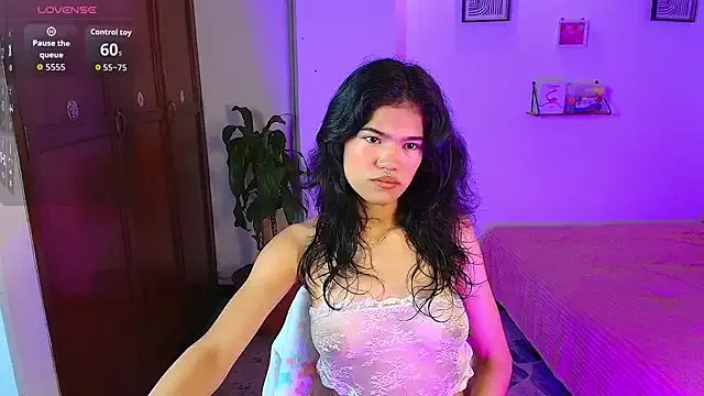 Freechat emycarver09 on StripChat