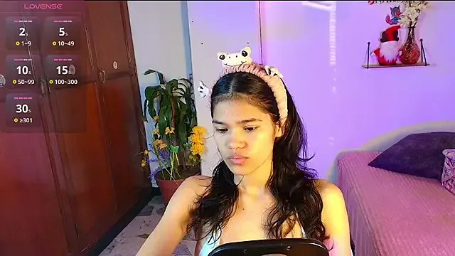 Freechat emycarver09 on StripChat