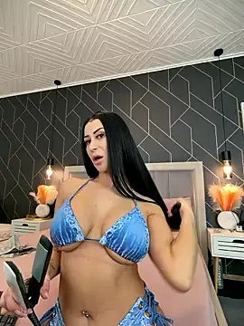 EmyLaveau on StripChat