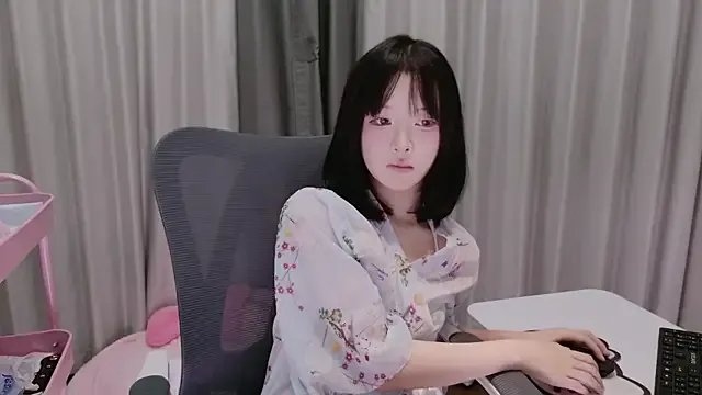 Group EnEn_xiaobao on StripChat