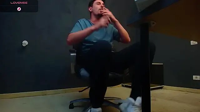 EnzoRace on StripChat