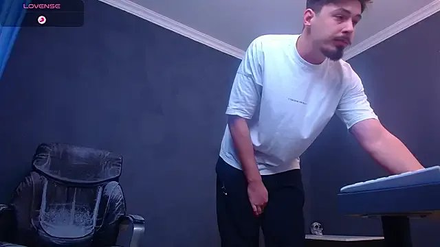 EnzoRace on StripChat