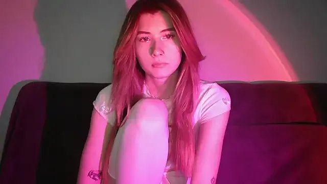 ErikaShyy on StripChat