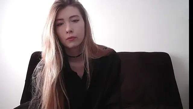 ErikaShyy on StripChat