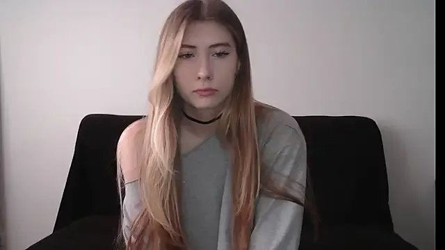 ErikaShyy on StripChat