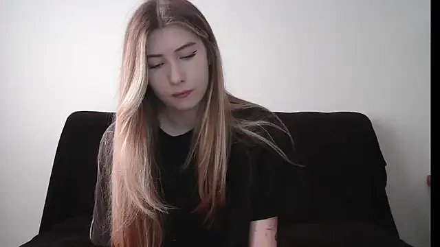 ErikaShyy on StripChat