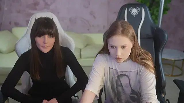 Esmie_Smile on StripChat