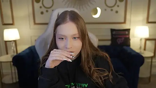 Esmie_Smile on StripChat