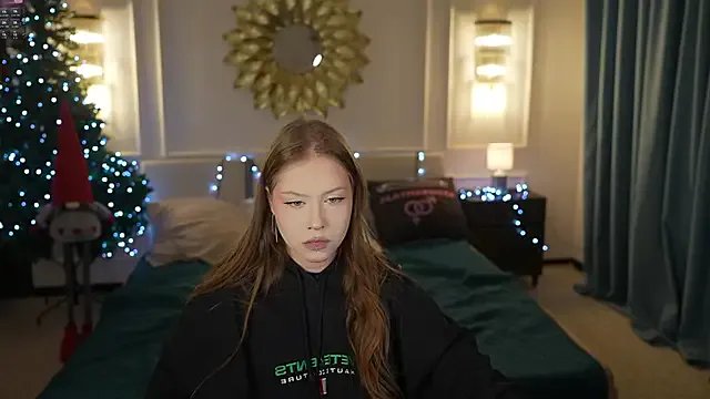 Esmie_Smile on StripChat