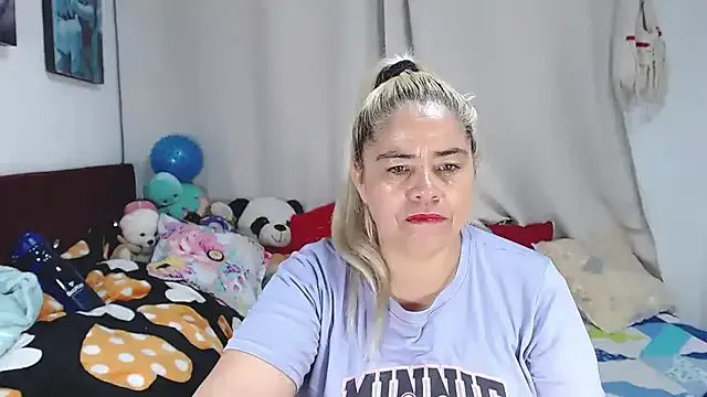 estrellita_fugaz16x on StripChat