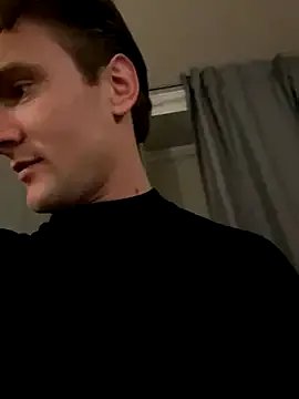 ETHAN_MOORE on StripChat