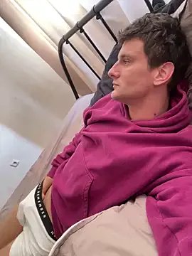 ETHAN_MOORE on StripChat