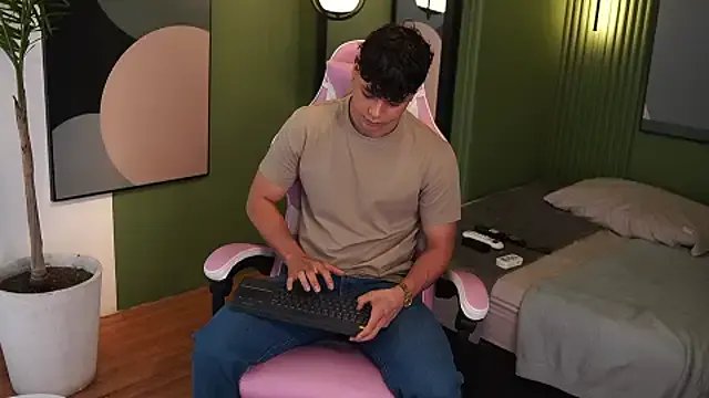 Ethan_occonor on StripChat