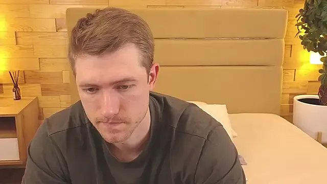 EthanPinkman on StripChat