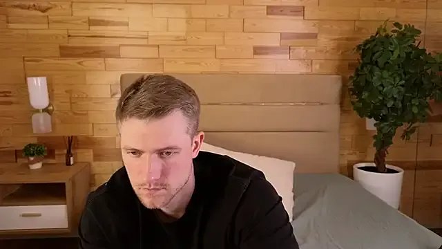 EthanPinkman on StripChat