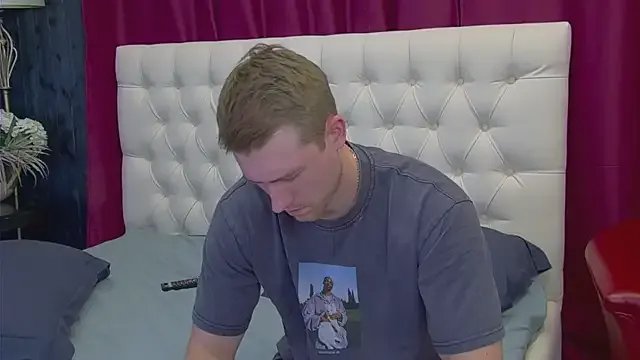 EthanPinkman on StripChat