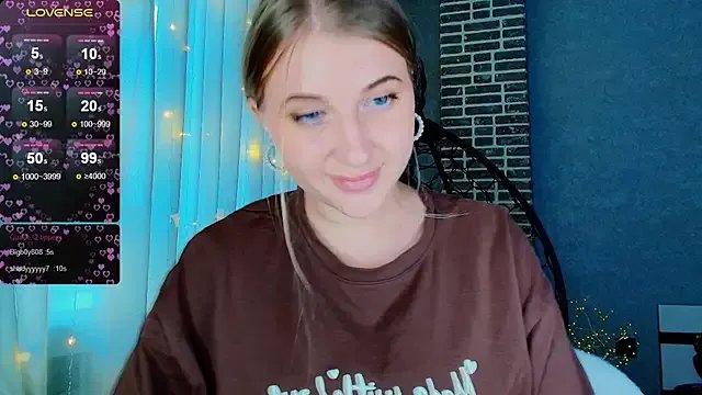 Evacadooo on StripChat