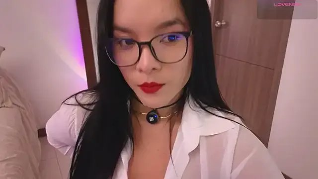 Evelyn__16 on StripChat