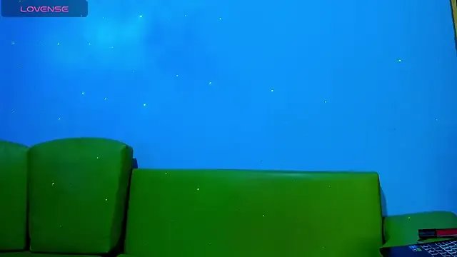 Evelyn_pink1 on StripChat