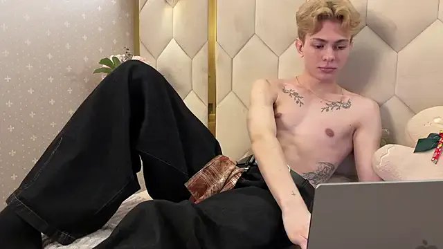 Even_Vrot on StripChat