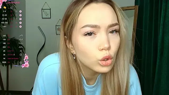 Evia_r0se on StripChat