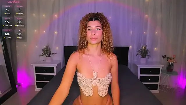 Evolet_Bee on StripChat