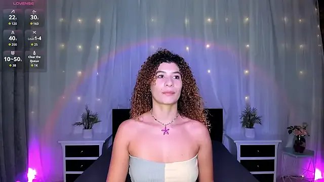 Evolet_Bee on StripChat