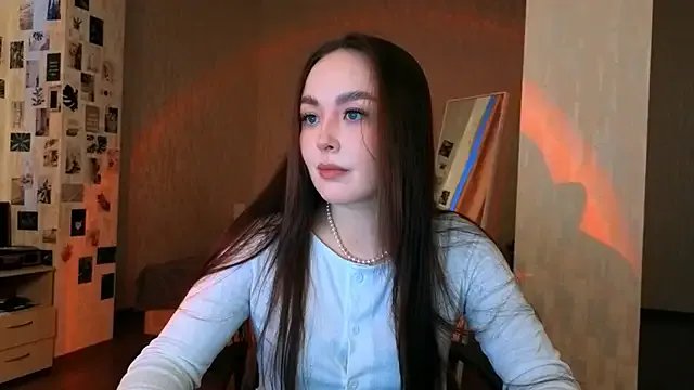 Freechat fallin_lovee on StripChat