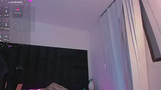 Freechat FaloonRoussel on StripChat