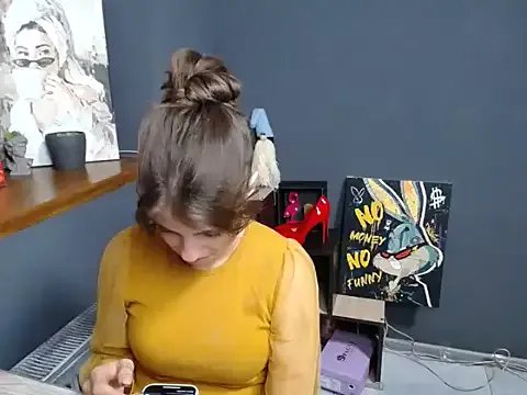 felicity_gold on StripChat