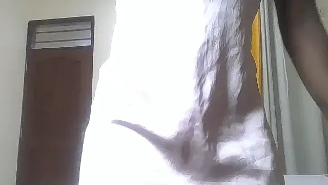 Fine_assie on StripChat