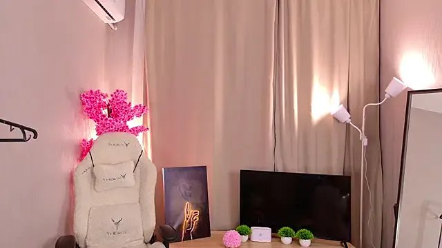 Flirty_lee on StripChat