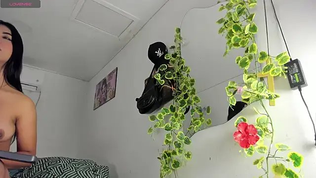 flor_herrera01 on StripChat