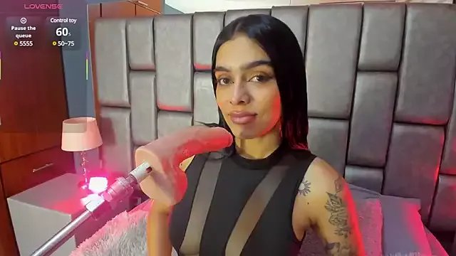 Foxy_Assh_ on StripChat