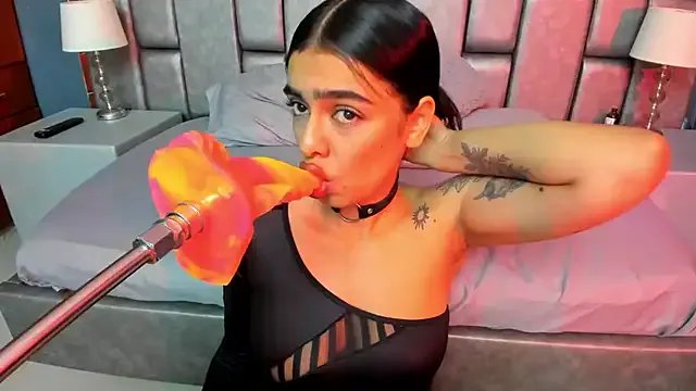 Foxy_Assh_ on StripChat