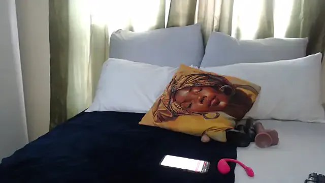 Foxybrownxx1 on StripChat